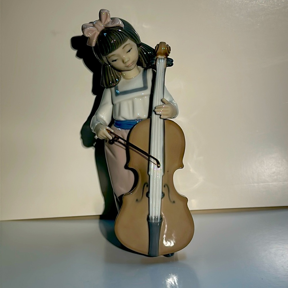 Fine Lady Porcelain